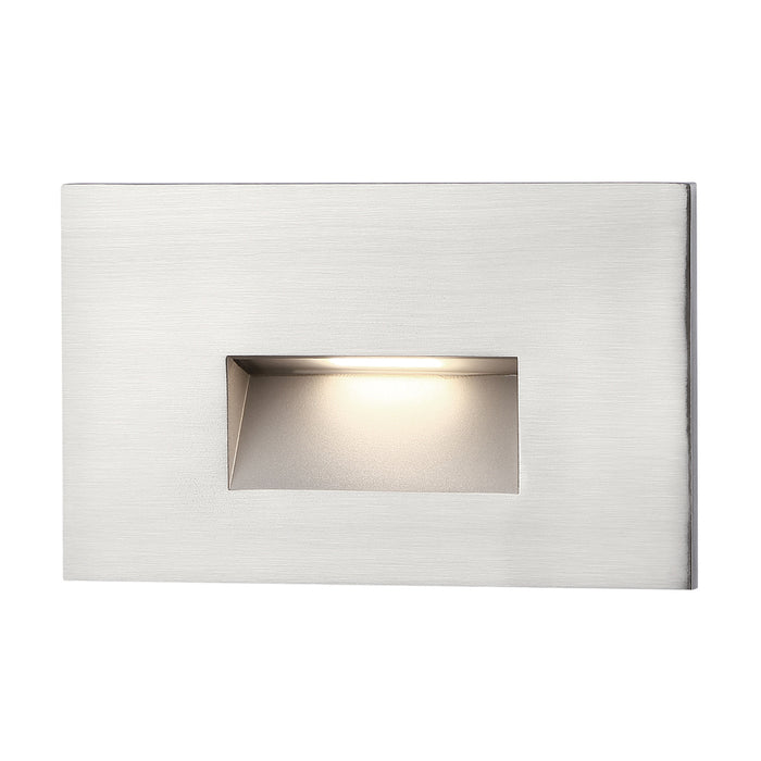 STEP LT,HRZ,RECESSED TRIM,BN